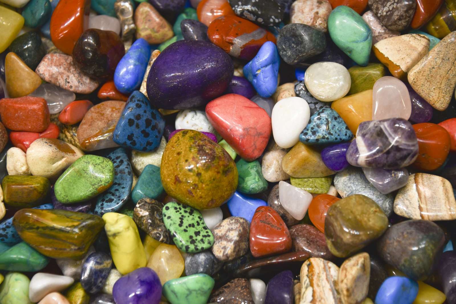 Kolorowe kamienie i skały puzzle online