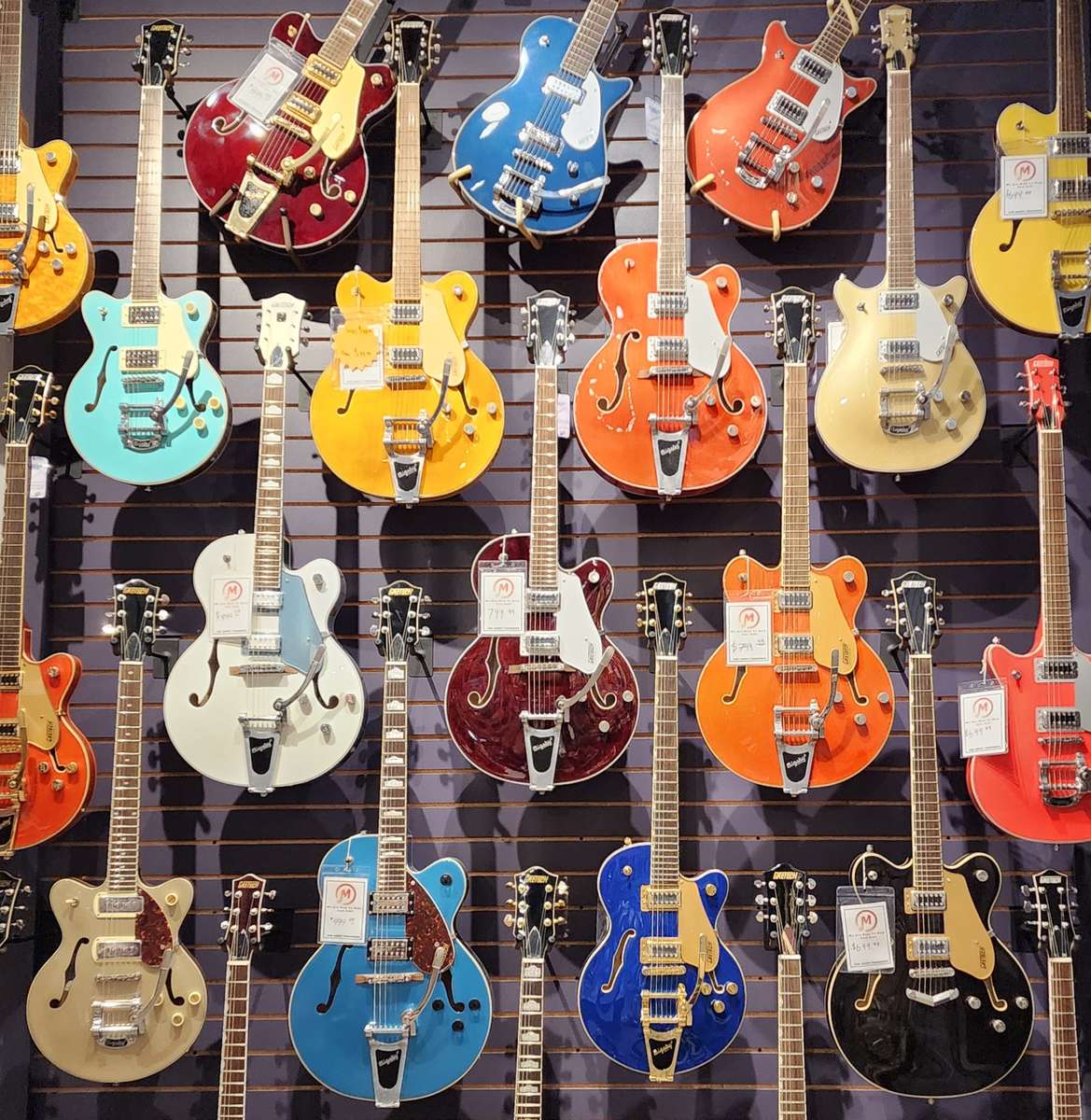 gitary w sklepie muzycznym puzzle online
