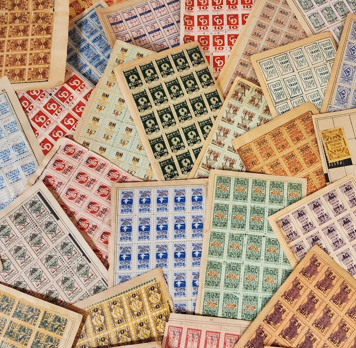 Kolaż stron znaczków Kopciuszka puzzle online ze zdjęcia